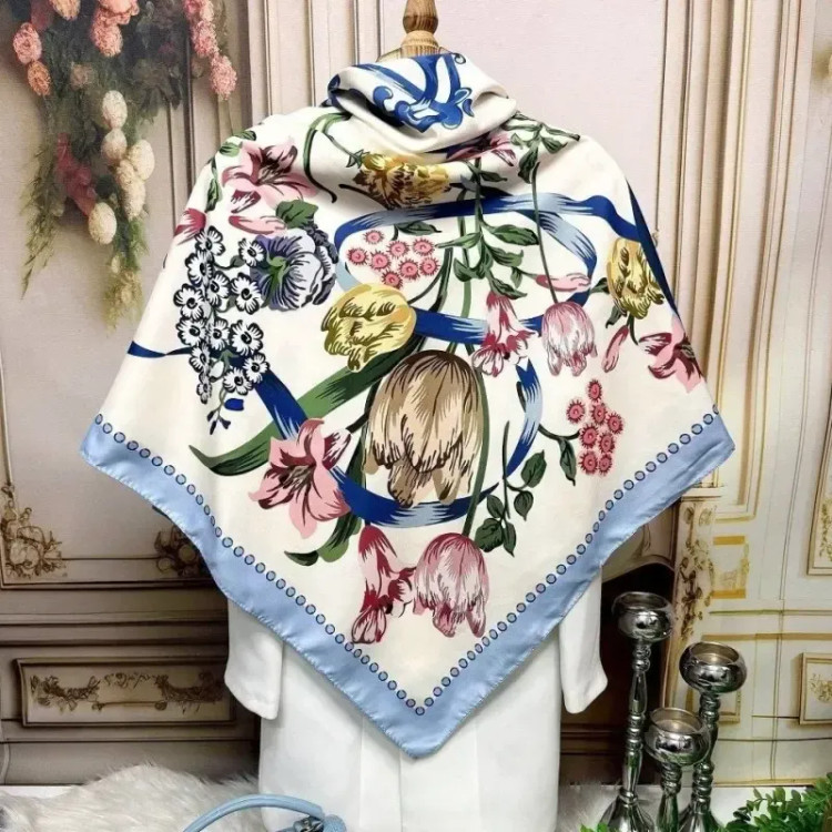 روسری ساتن طرح رزگلد قواره 140 آبی روشن