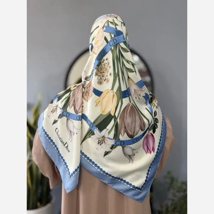 روسری ساتن طرح رزگلد قواره 140 آبی روشن