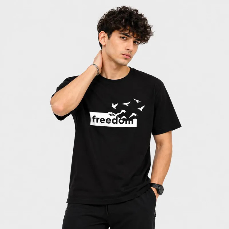 تی شرت مردانه پنبه ای کلاسیک مشکی طرح حروف آستین کوتاه مدل گرد
